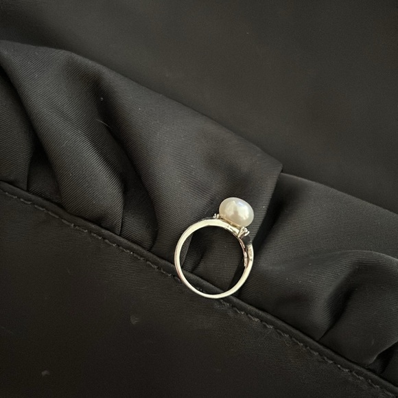 Silver Pearl and swowarsky ring sz 7 - Picture 2 of 4
